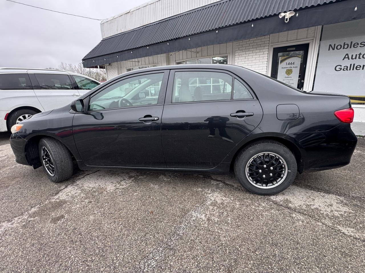Used 2010 Toyota Corolla LE image 3
