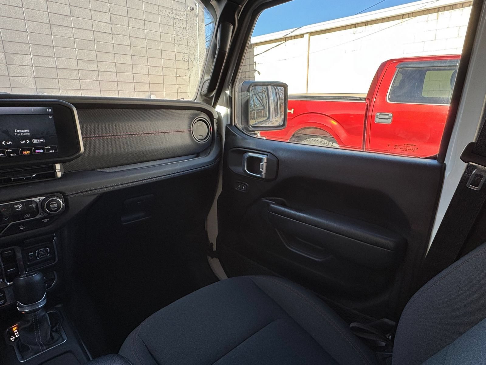 Used 2025 Jeep Wrangler Unlimited Rubicon AWD/4WD image 33