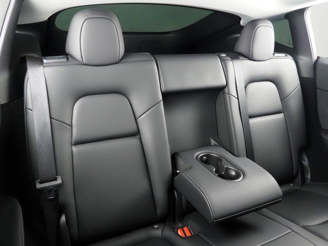 Used 2024 Tesla Model Y Performance image 18