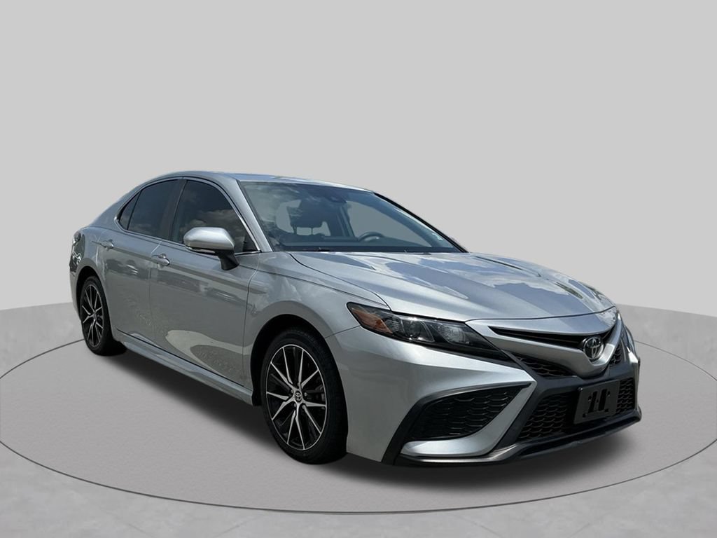 Used 2024 Toyota Camry SE w/ Cold Weather Package FWD image 12