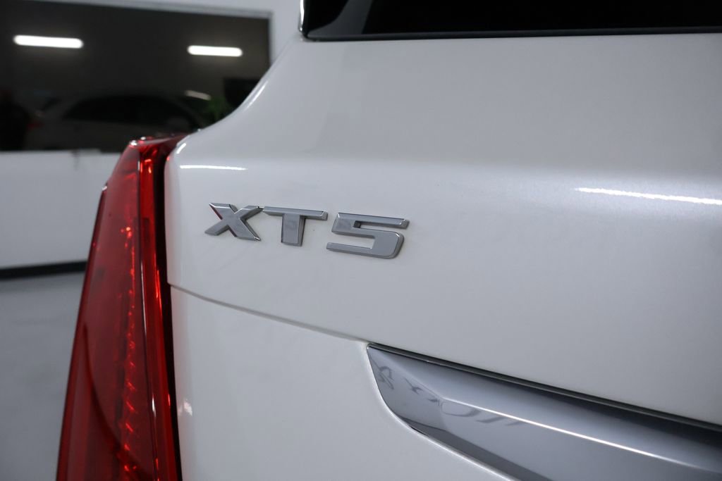 Used 2017 Cadillac XT5 Platinum w/ Driver Assist Package AWD/4WD image 10
