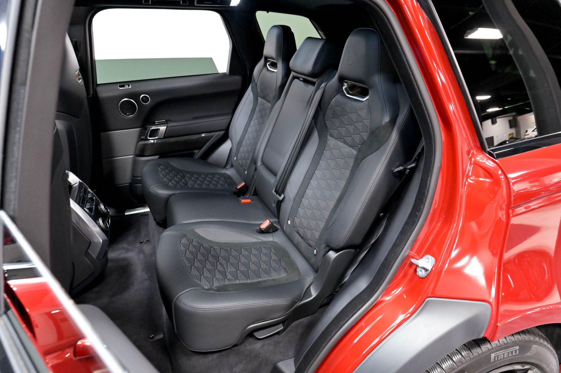Used 2022 Land Rover Range Rover Sport SVR Carbon Edition AWD/4WD image 39