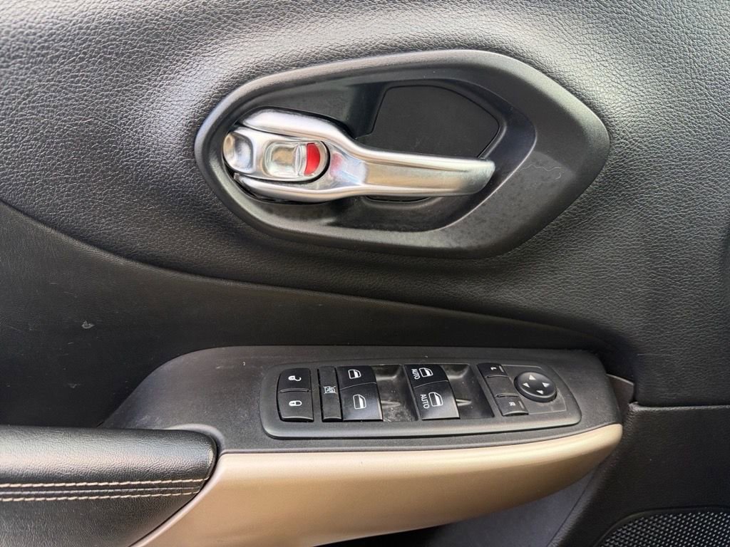 Used 2018 Jeep Cherokee Limited image 20