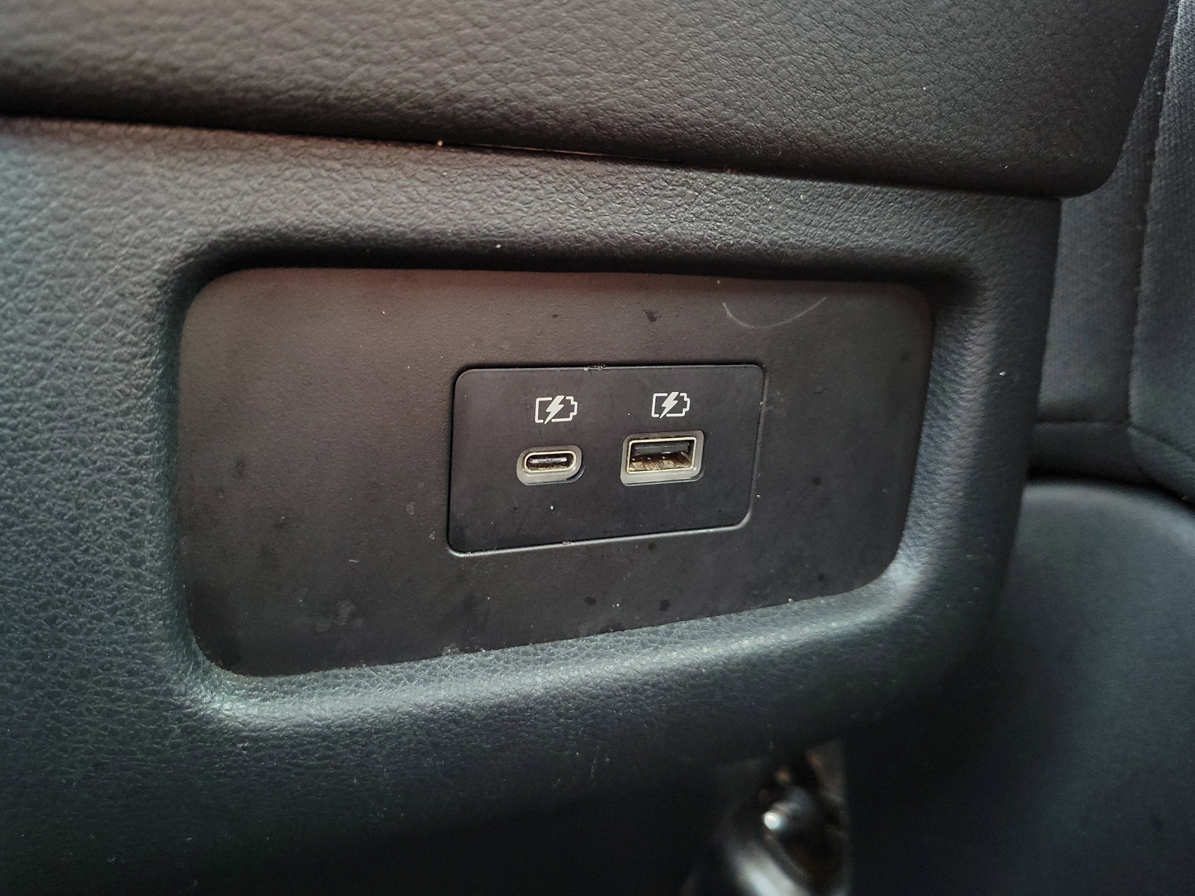 Used 2024 Nissan Pathfinder SV image 10