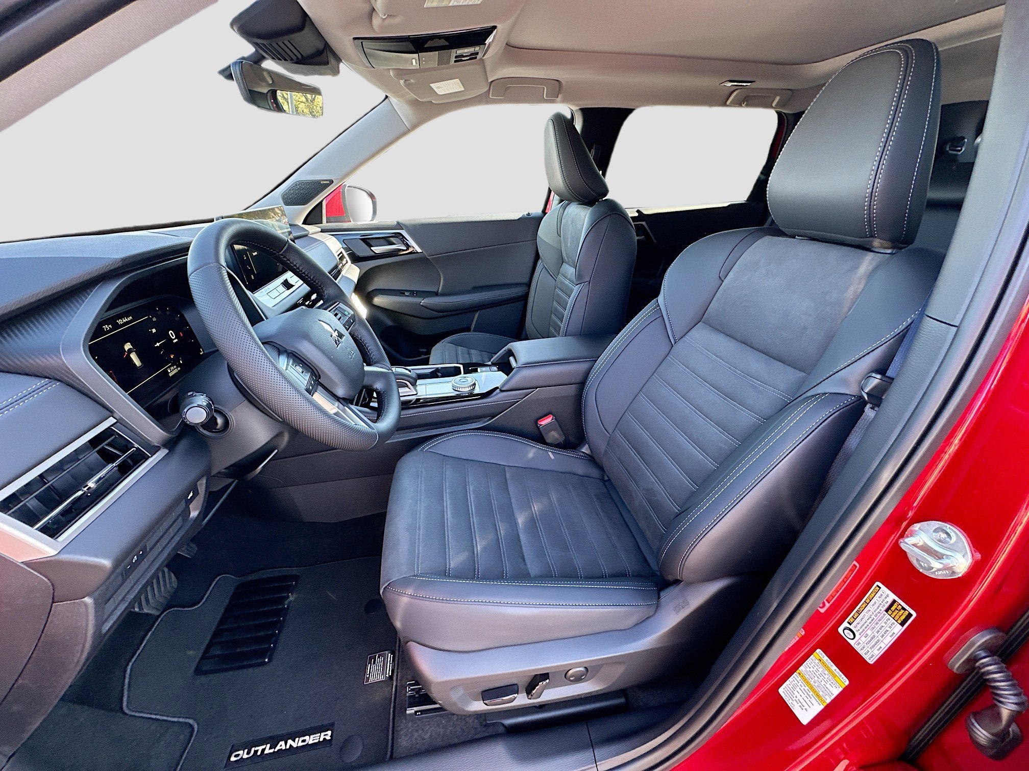 New 2025 Mitsubishi Outlander SE image 15
