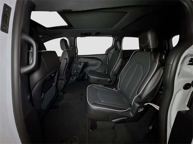 New 2026 Chrysler Pacifica Limited image 29