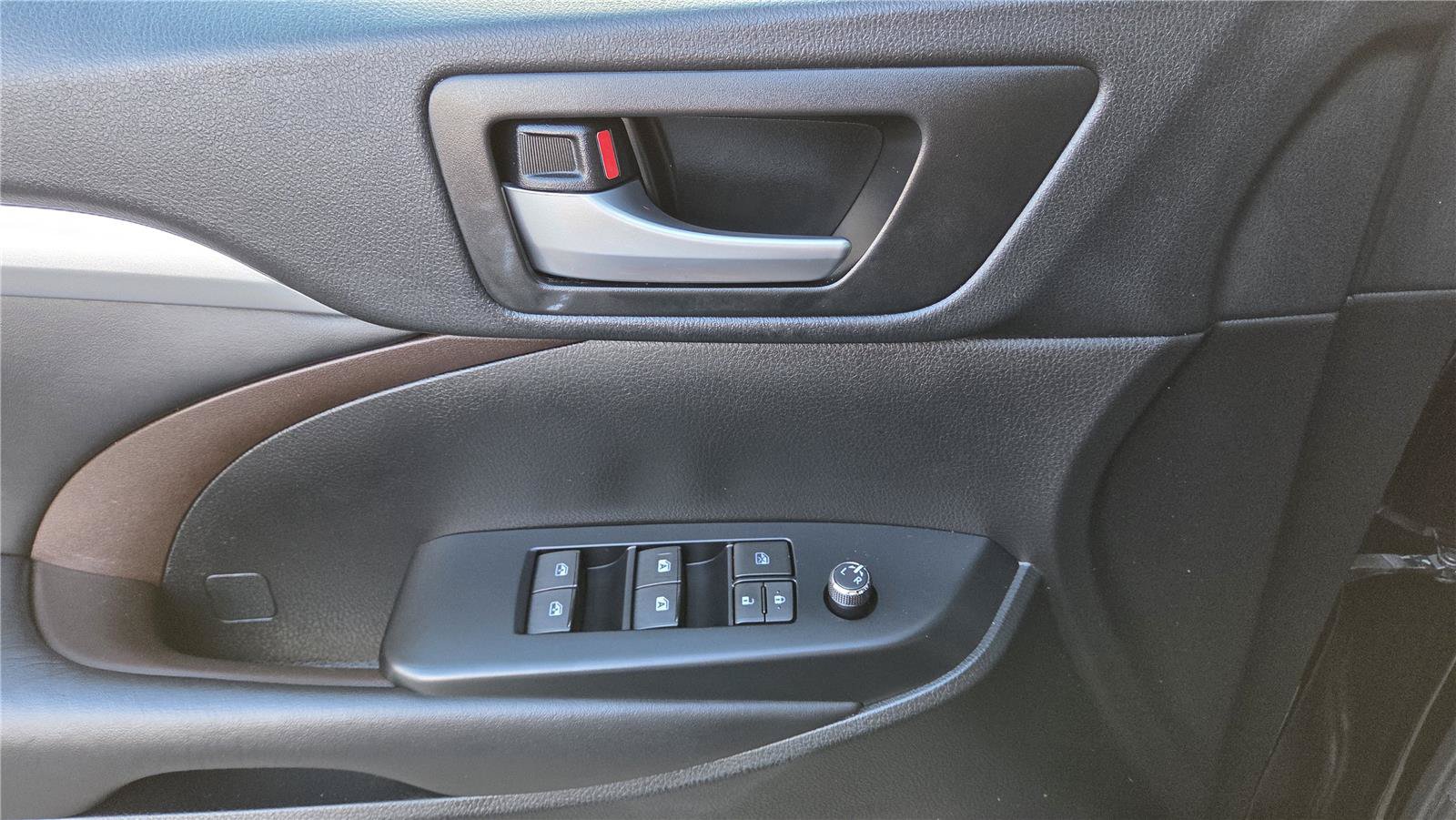 Used 2018 Toyota Highlander XLE AWD/4WD image 92