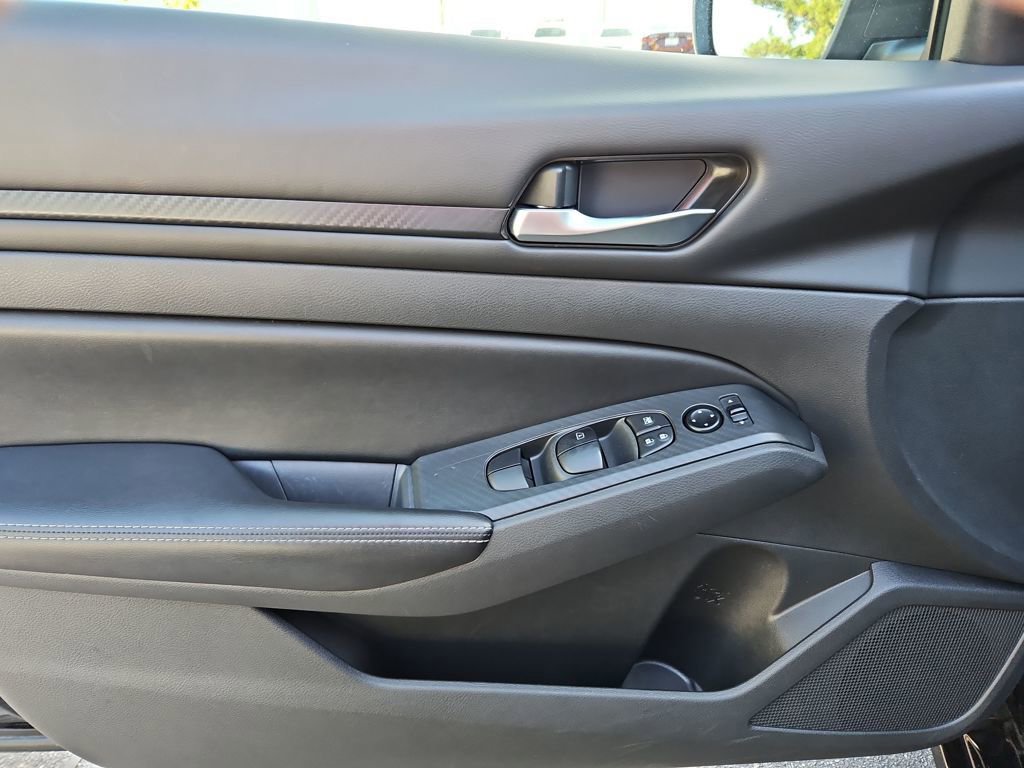 Used 2024 Nissan Altima 2.5 SV image 24