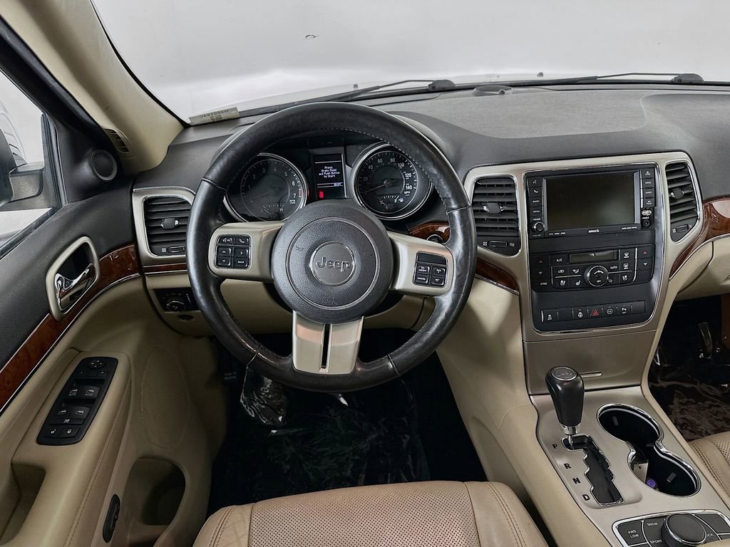 Used 2011 Jeep Grand Cherokee Limited w/ Luxury Group II AWD/4WD image 30
