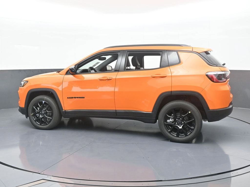 Used 2026 Jeep Compass Latitude AWD/4WD image 3