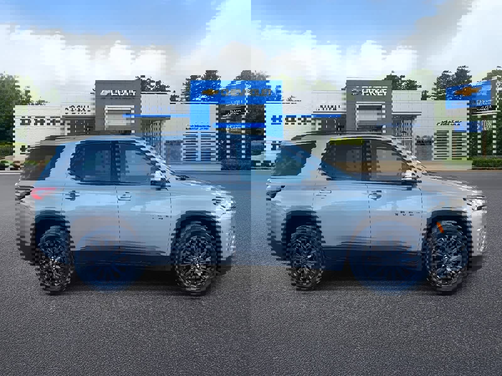 Used 2023 Chevrolet Traverse RS image 3