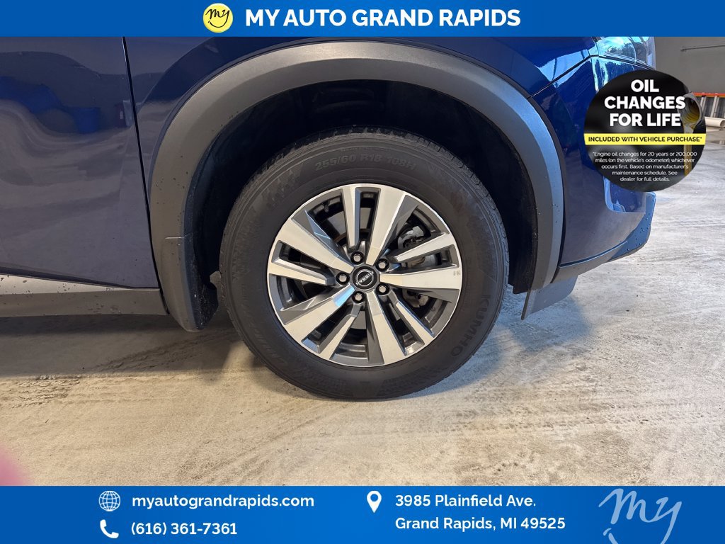 Used 2025 Nissan Pathfinder SL AWD/4WD image 32