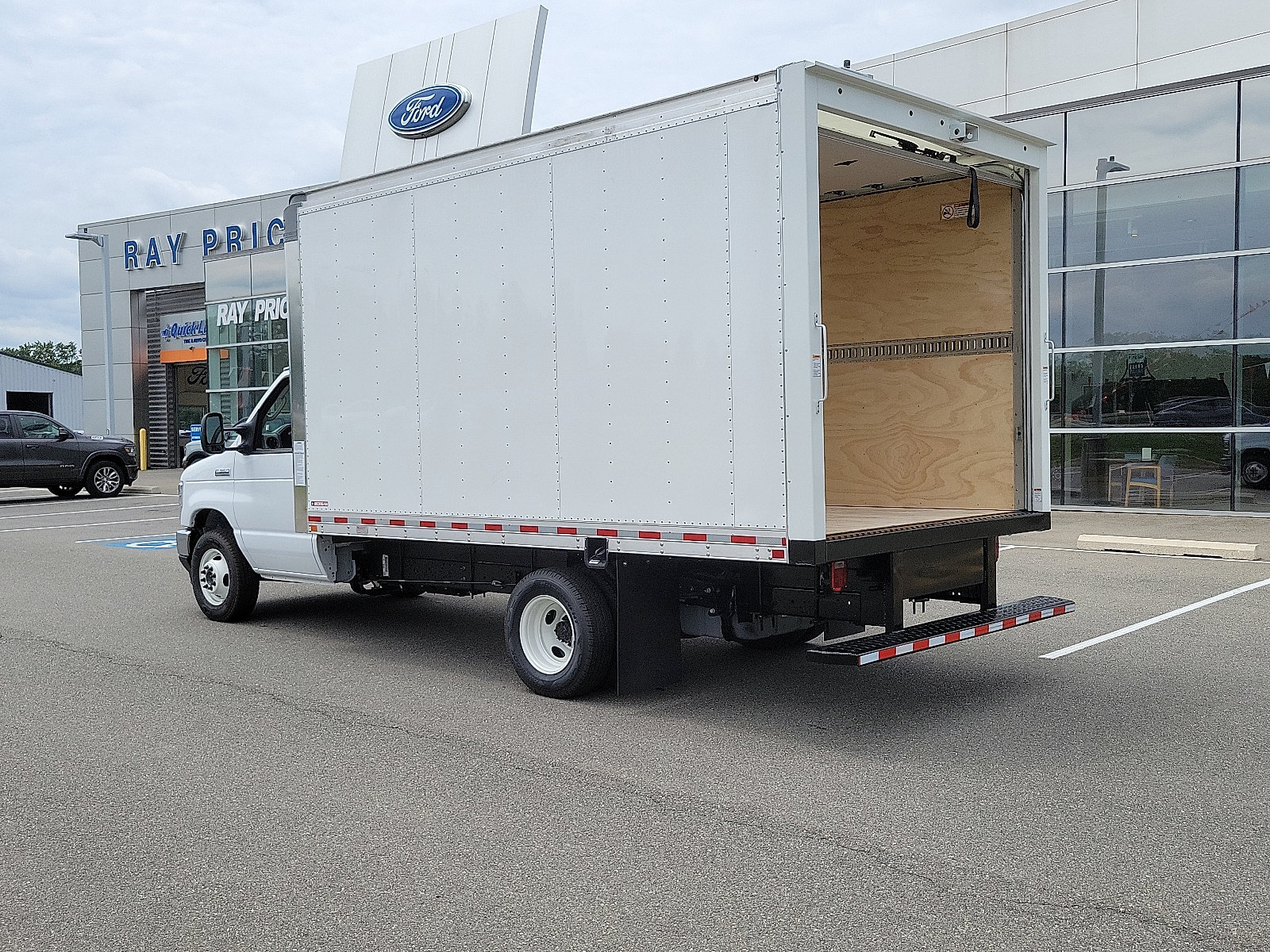 New 2025 Ford E-350 and Econoline 350 Super Duty w/ Driver's Safety Package RWD image 3