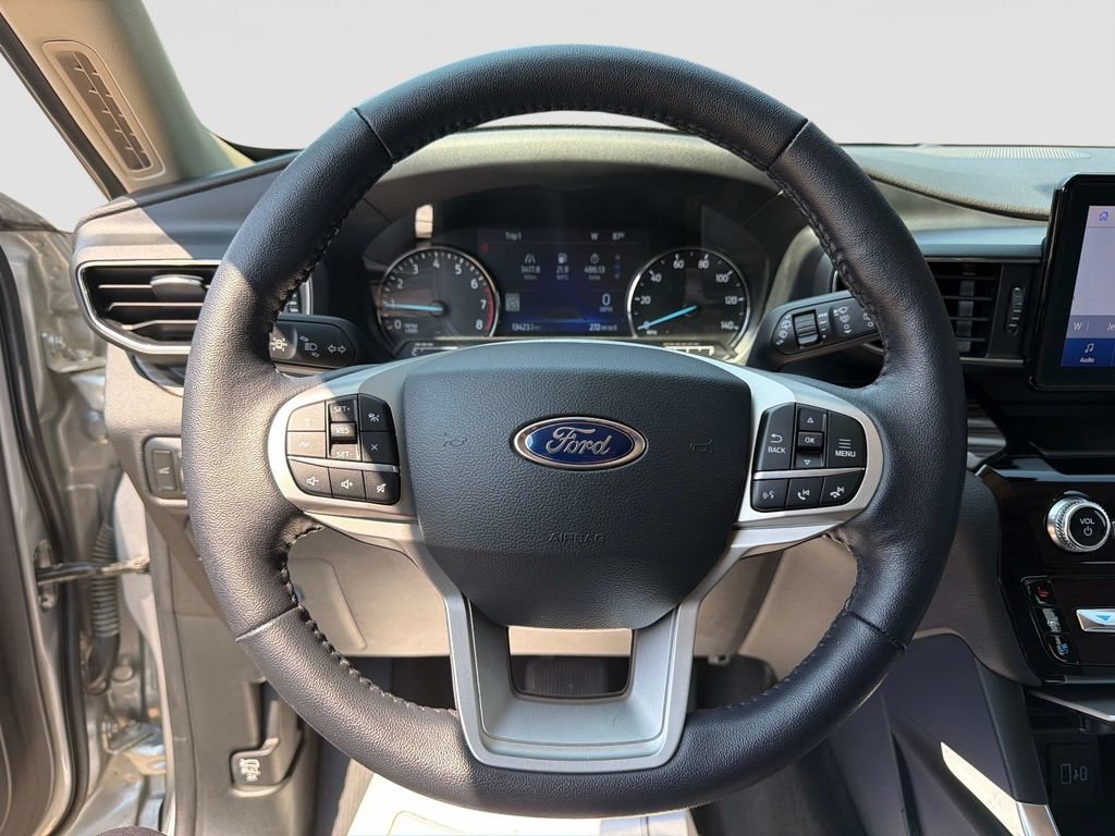 Used 2022 Ford Explorer Limited w/ Equipment Group 301A AWD/4WD image 34