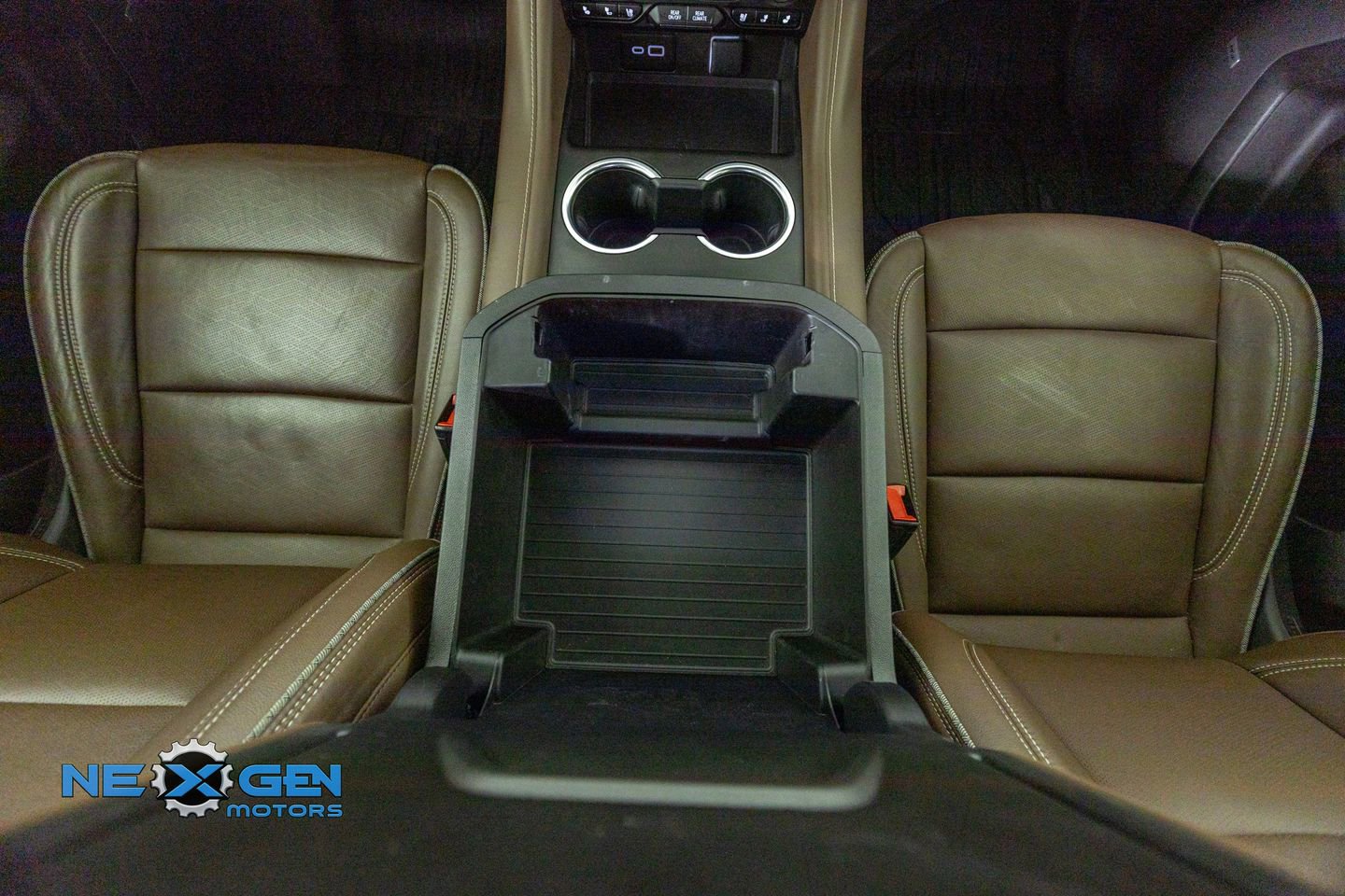 Used 2024 Chevrolet Suburban High Country w/ Advanced Technology Package image 33