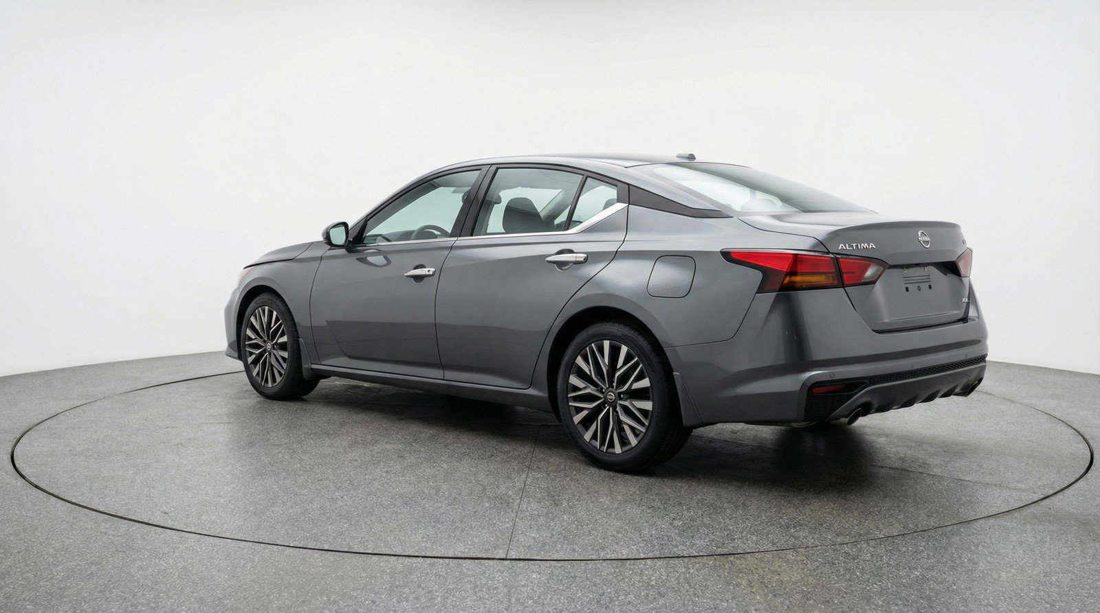 Used 2025 Nissan Altima 2.5 SV FWD image 6