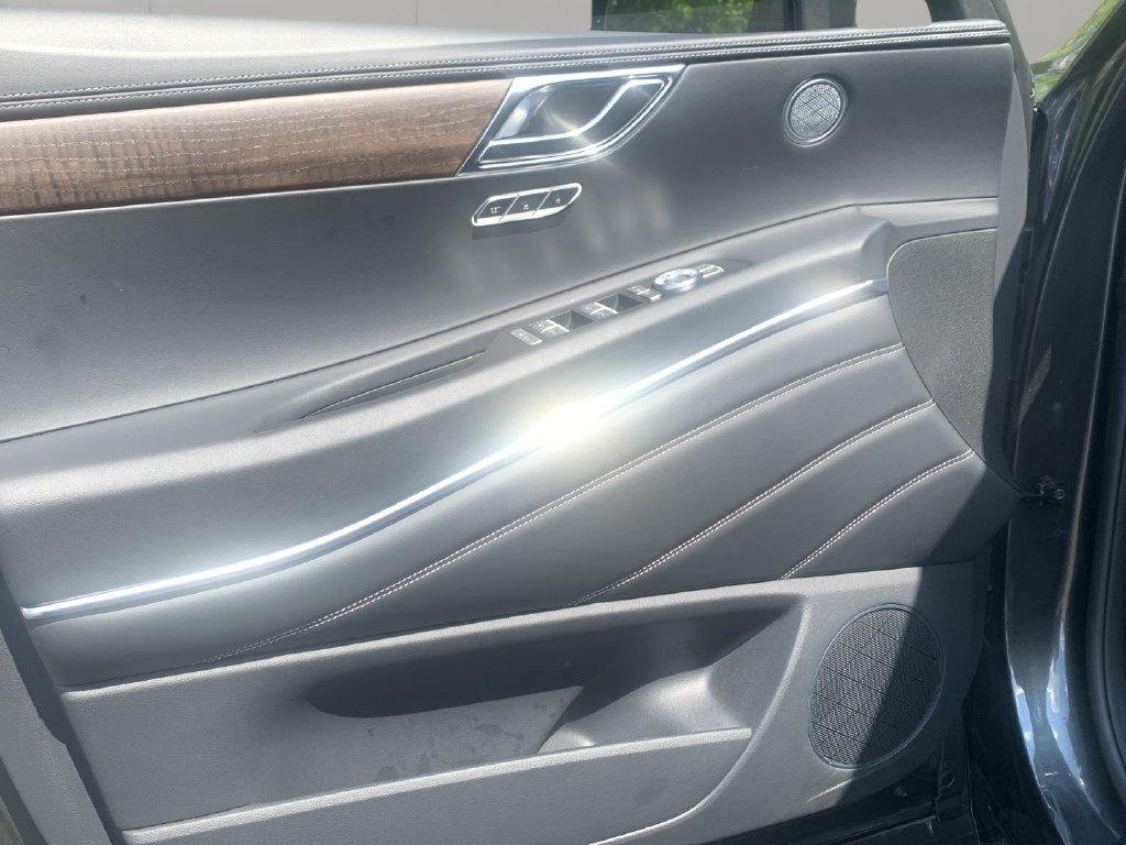 Certified 2025 Genesis GV80 2.5T Select AWD/4WD image 11