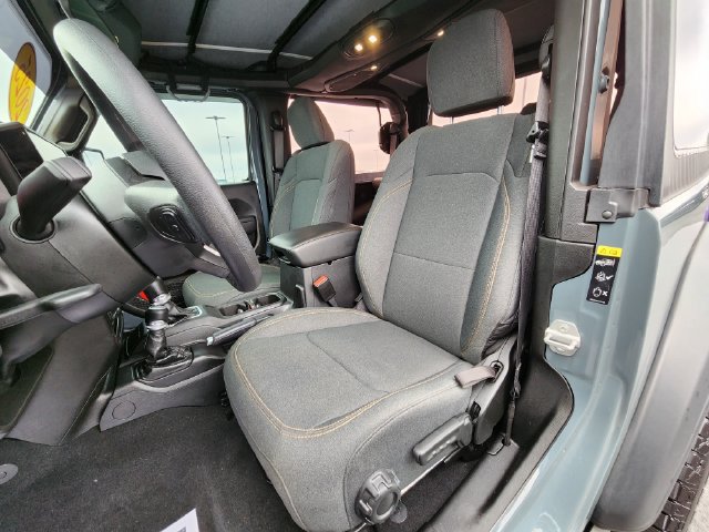 Used 2025 Jeep Wrangler Sport AWD/4WD image 18