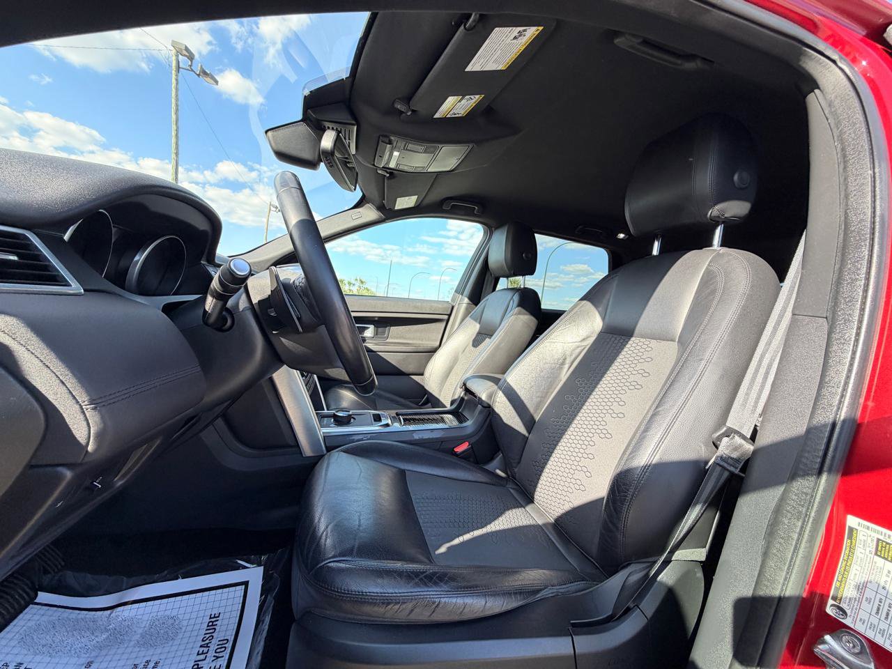 Used 2018 Land Rover Discovery Sport SE image 12