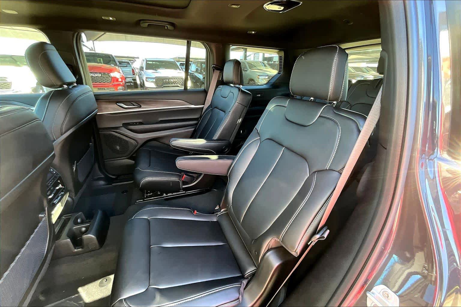 New 2025 Jeep Grand Cherokee L Limited AWD/4WD image 19