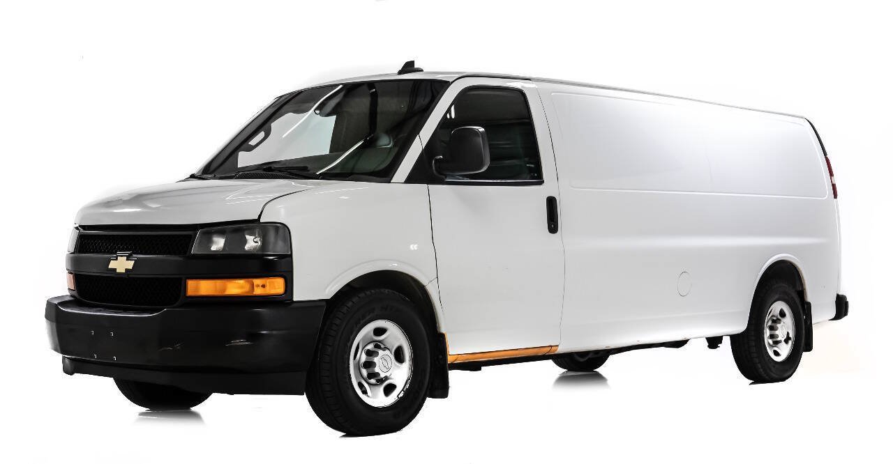 Used 2018 Chevrolet Express 3500 Extended w/ Driver Convenience Package RWD image 2