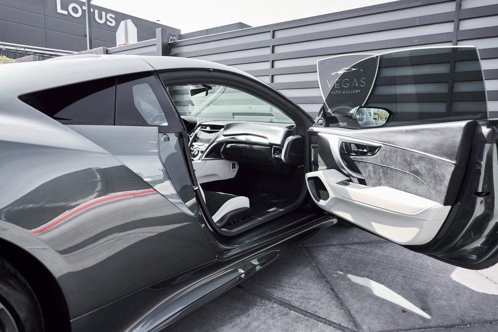 Used 2017 Acura NSX image 29