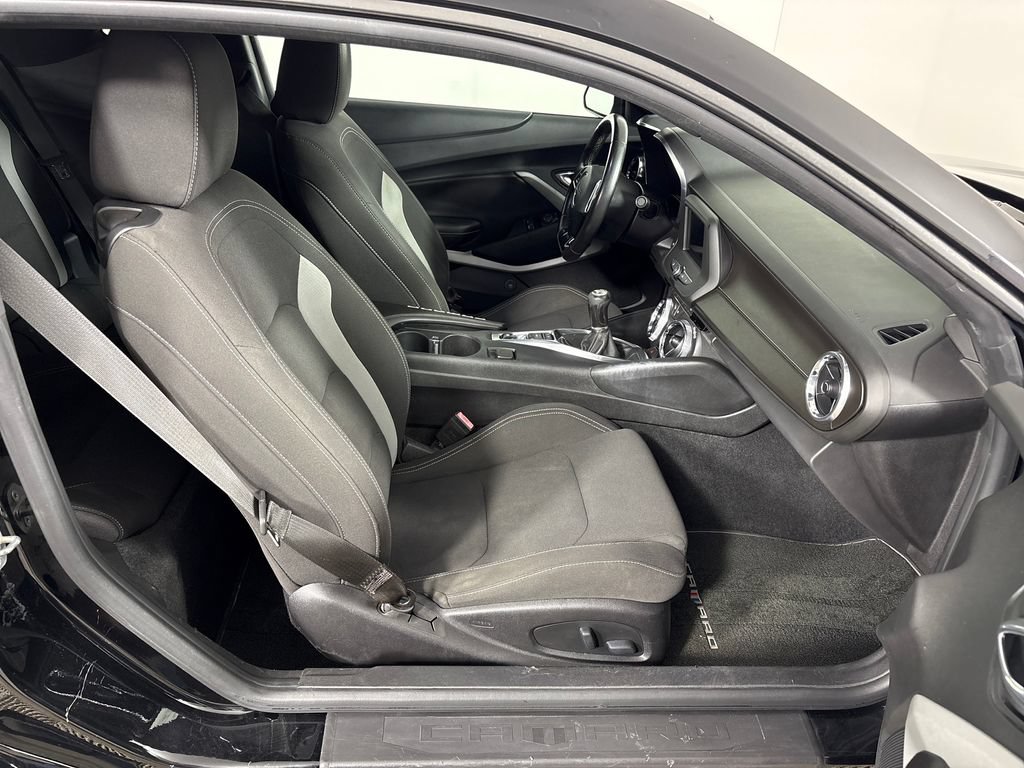 Used 2019 Chevrolet Camaro LT RWD image 4