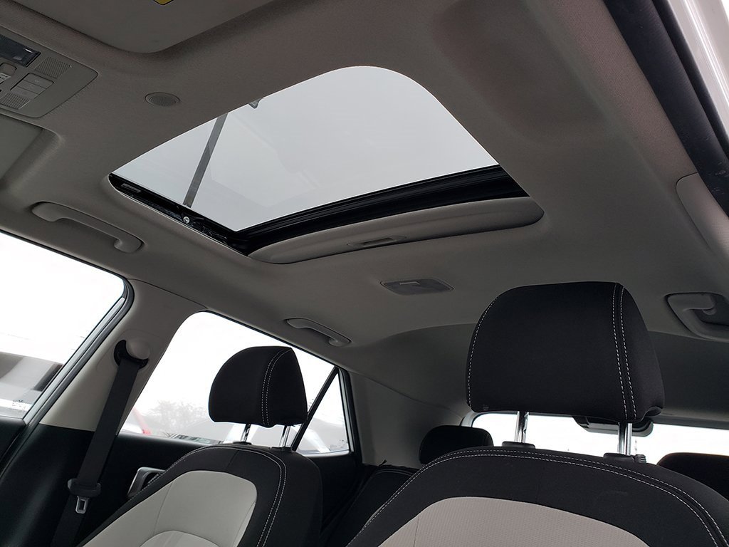 Used 2020 Hyundai Venue SEL w/ Convenience + Premium Package image 21