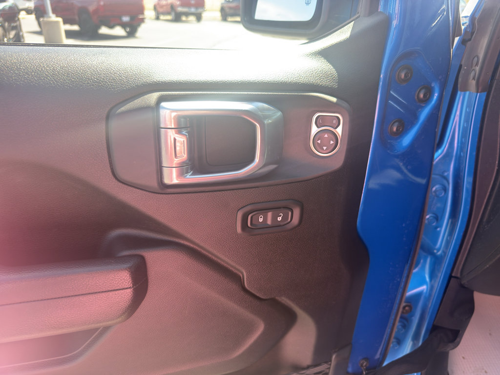 Certified 2024 Jeep Gladiator Sport AWD/4WD image 9