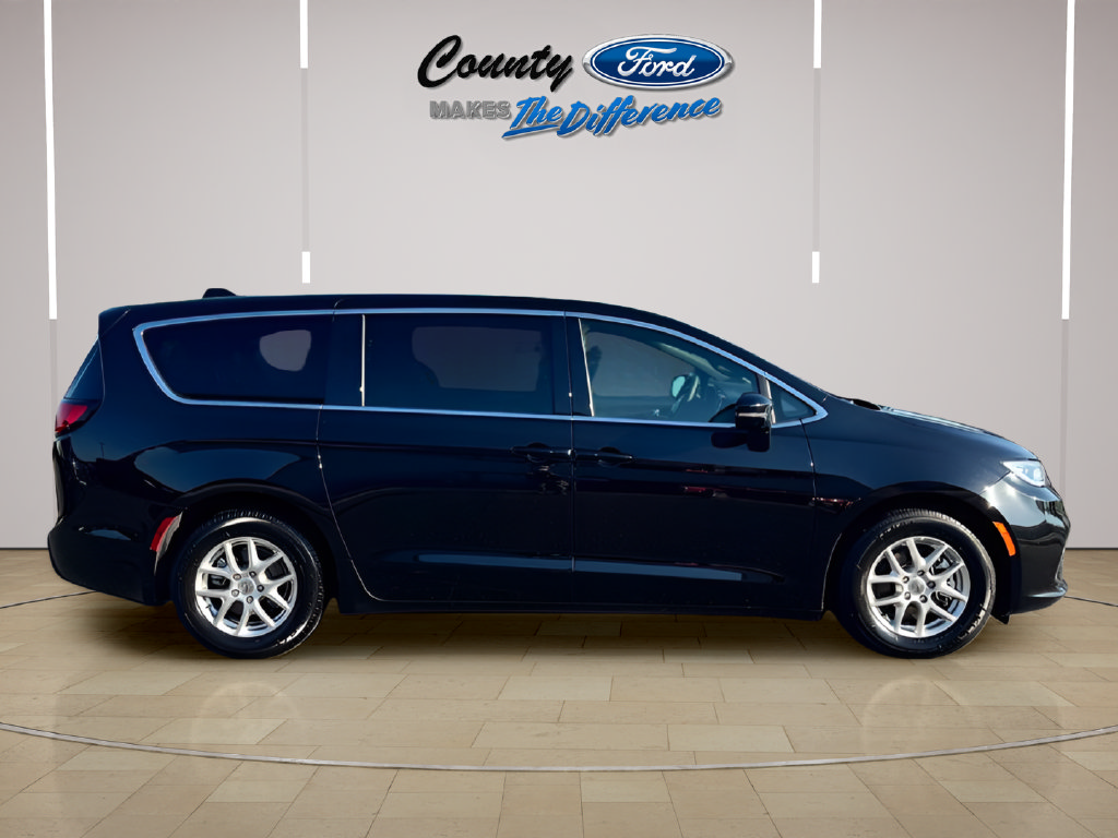 Used 2025 Chrysler Pacifica Select FWD image 7