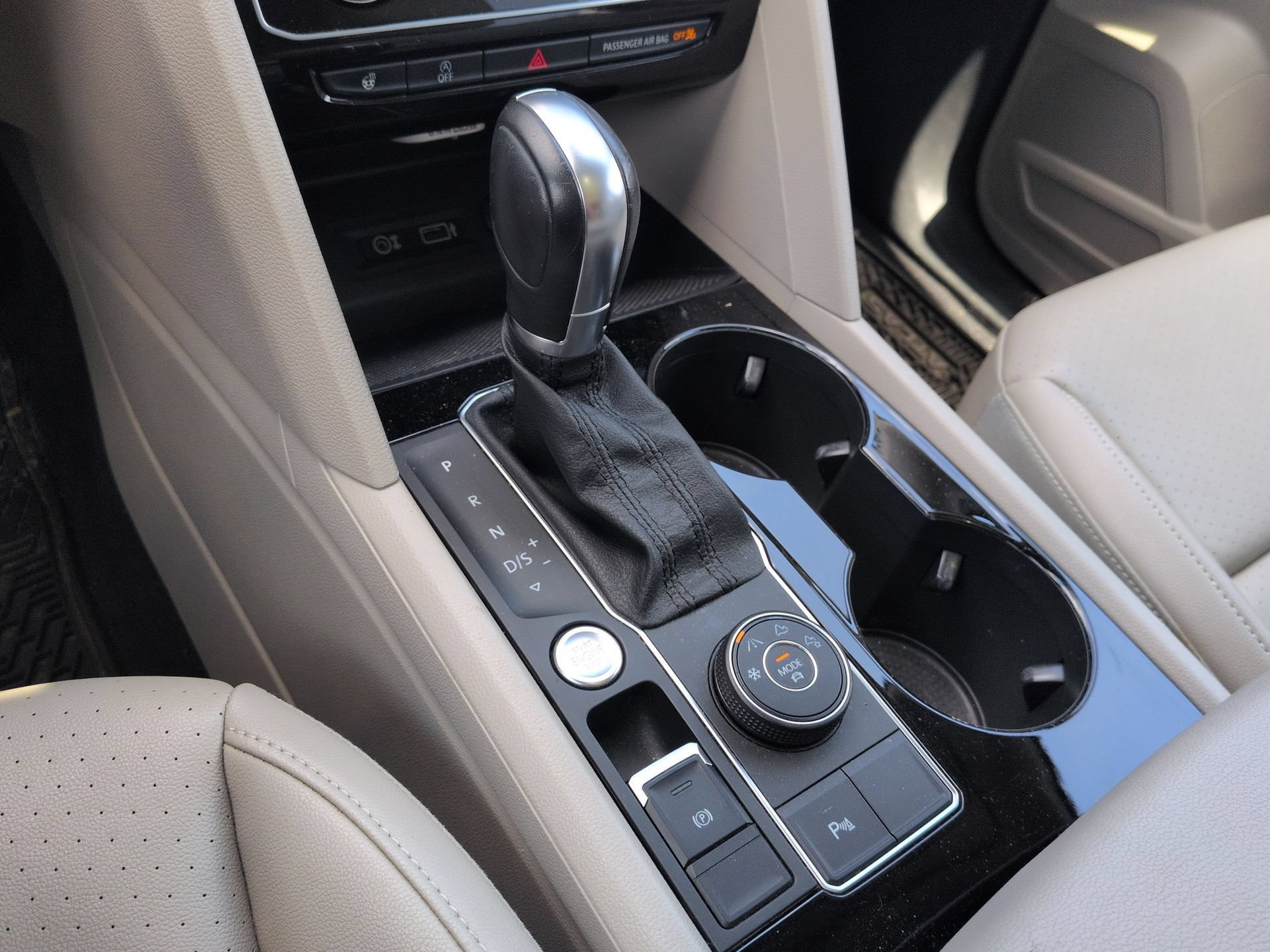 Used 2019 Volkswagen Atlas SEL R-Line AWD/4WD image 16