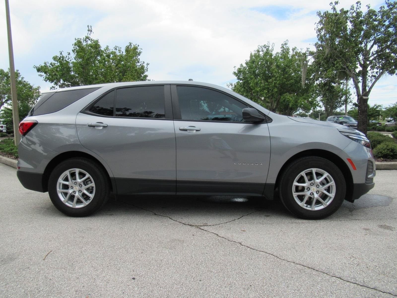 Used 2024 Chevrolet Equinox LS w/ LS Convenience Package FWD image 2