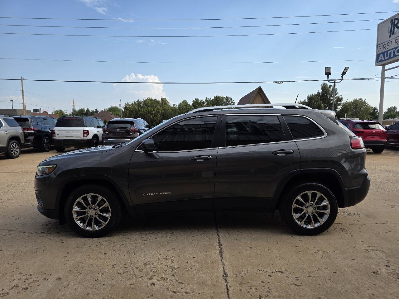 Used 2020 Jeep Cherokee Latitude Plus w/ Cold Weather Group FWD image 4