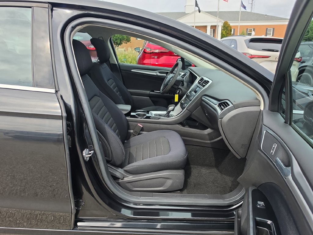 Used 2013 Ford Fusion SE FWD image 12