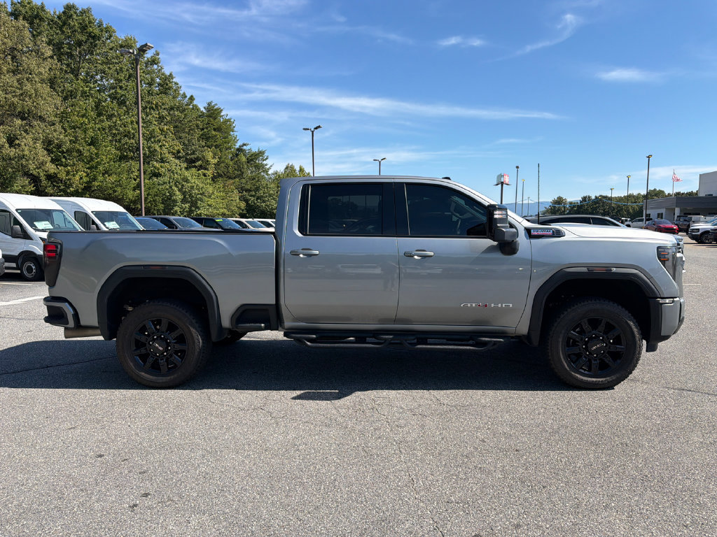 Used 2025 GMC Sierra 3500 AT4 w/ Technology Package AWD/4WD image 8