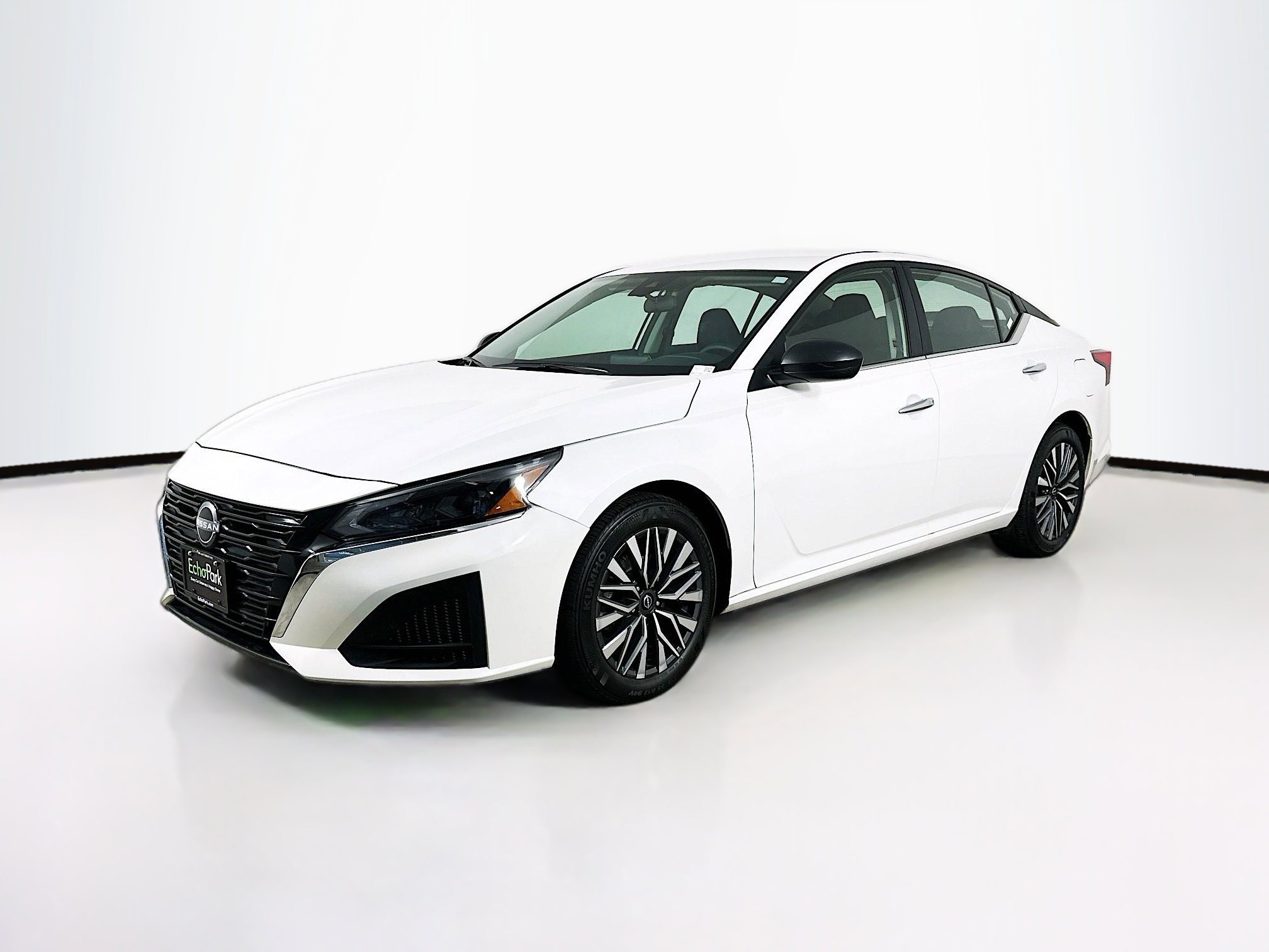 Used 2024 Nissan Altima 2.5 SV image 3