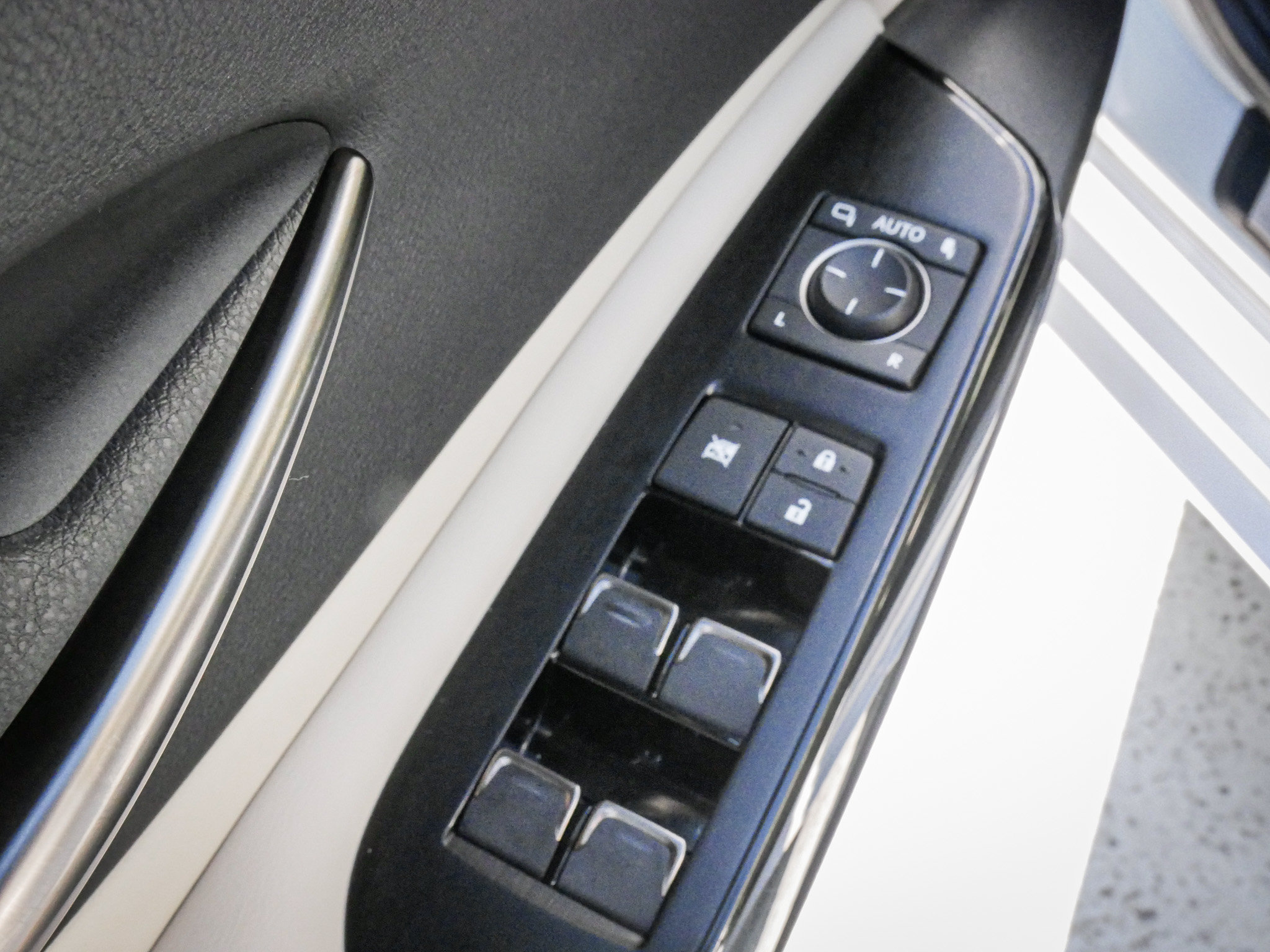 Used 2024 Lexus ES 350 w/ Premium Package FWD image 15