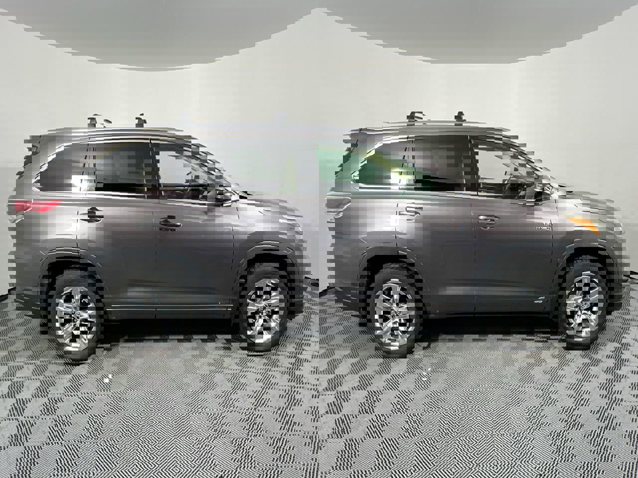 Used 2016 Toyota Highlander Limited image 2