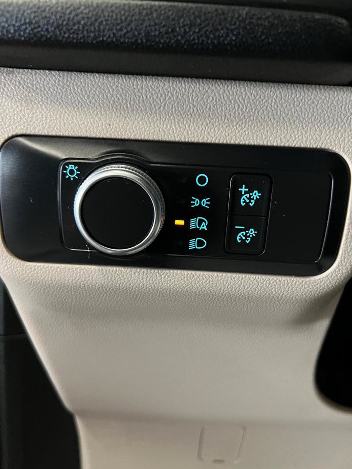Used 2020 Ford Escape SE FWD image 15