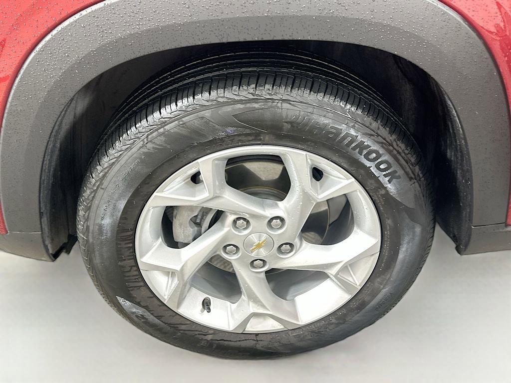 Used 2025 Chevrolet Trax LS w/ LS Convenience Package image 29