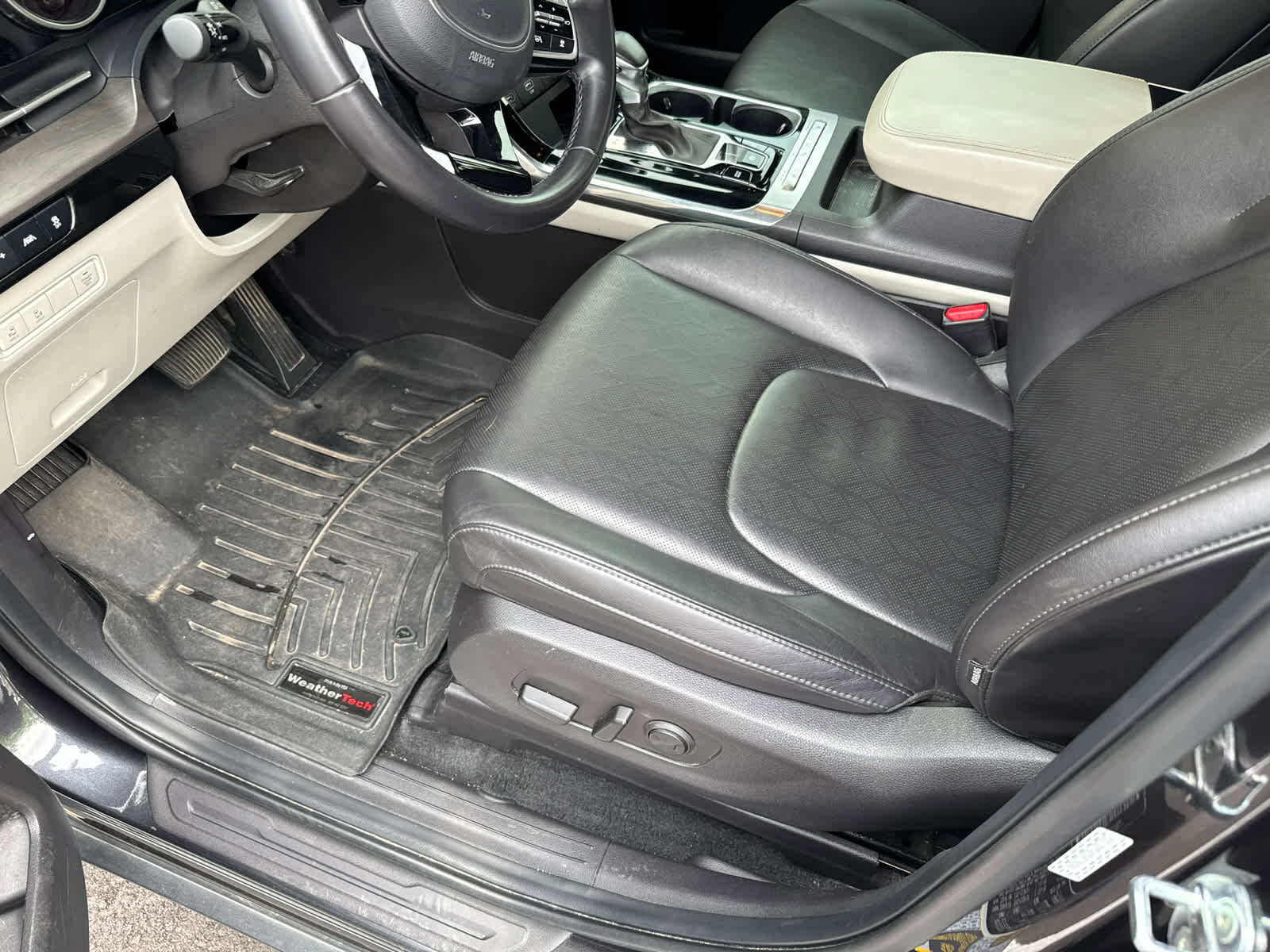 Used 2023 Kia Carnival EX FWD image 7