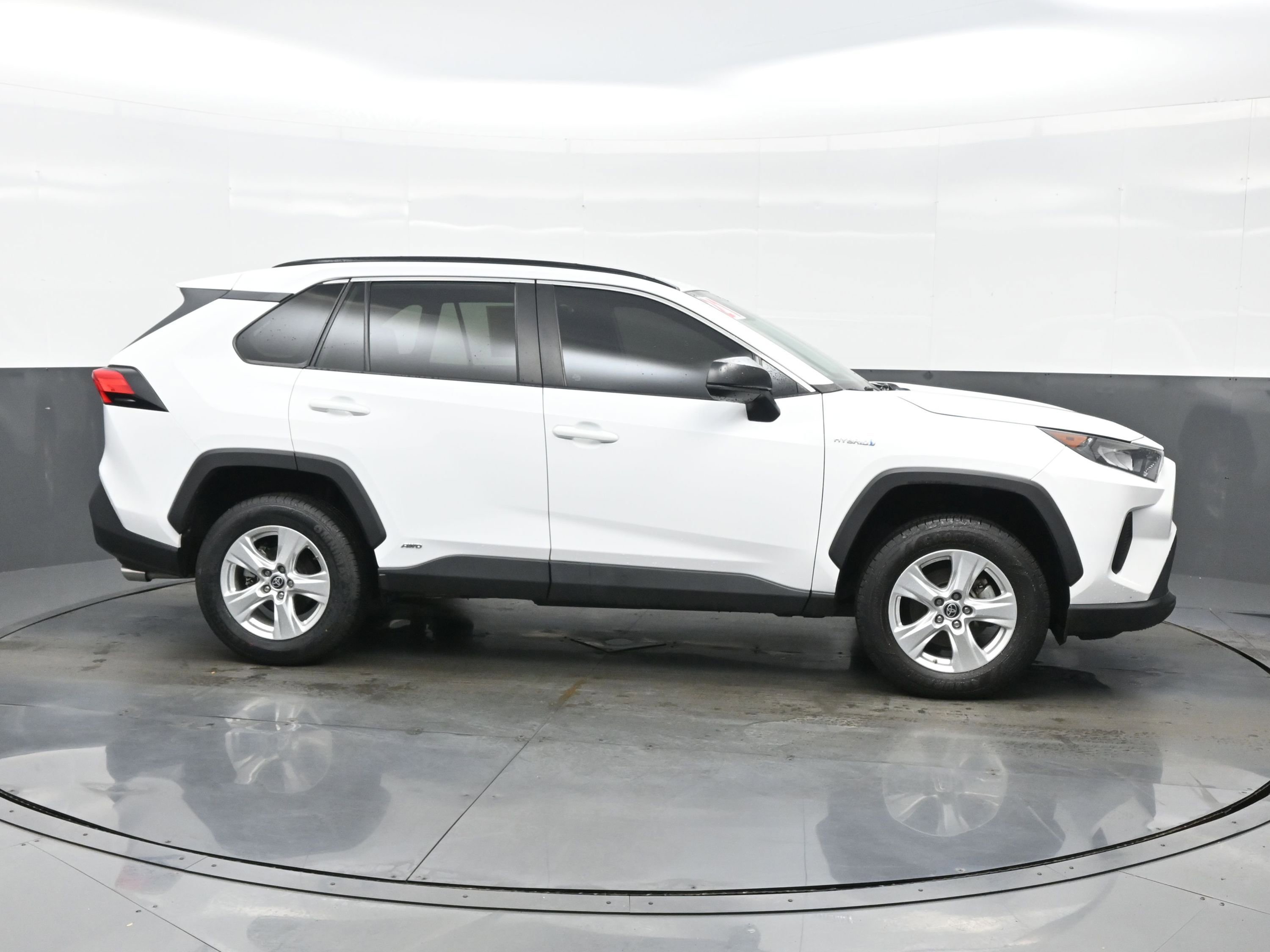 Used 2021 Toyota RAV4 LE AWD/4WD image 7