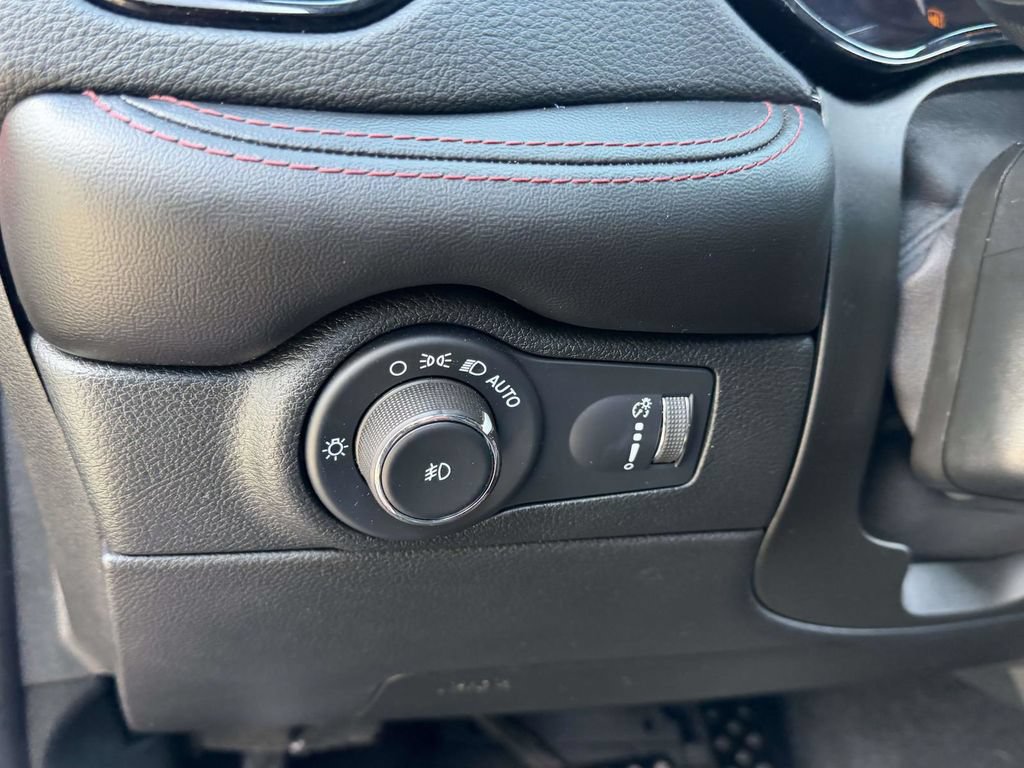 Used 2022 Dodge Durango R/T w/ Blacktop Package AWD/4WD image 28