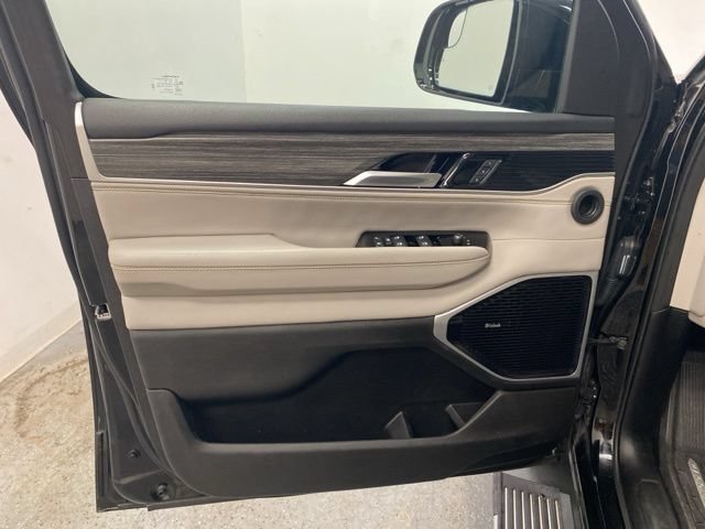 Used 2024 Jeep Wagoneer Series III w/ Premium Group I AWD/4WD image 18