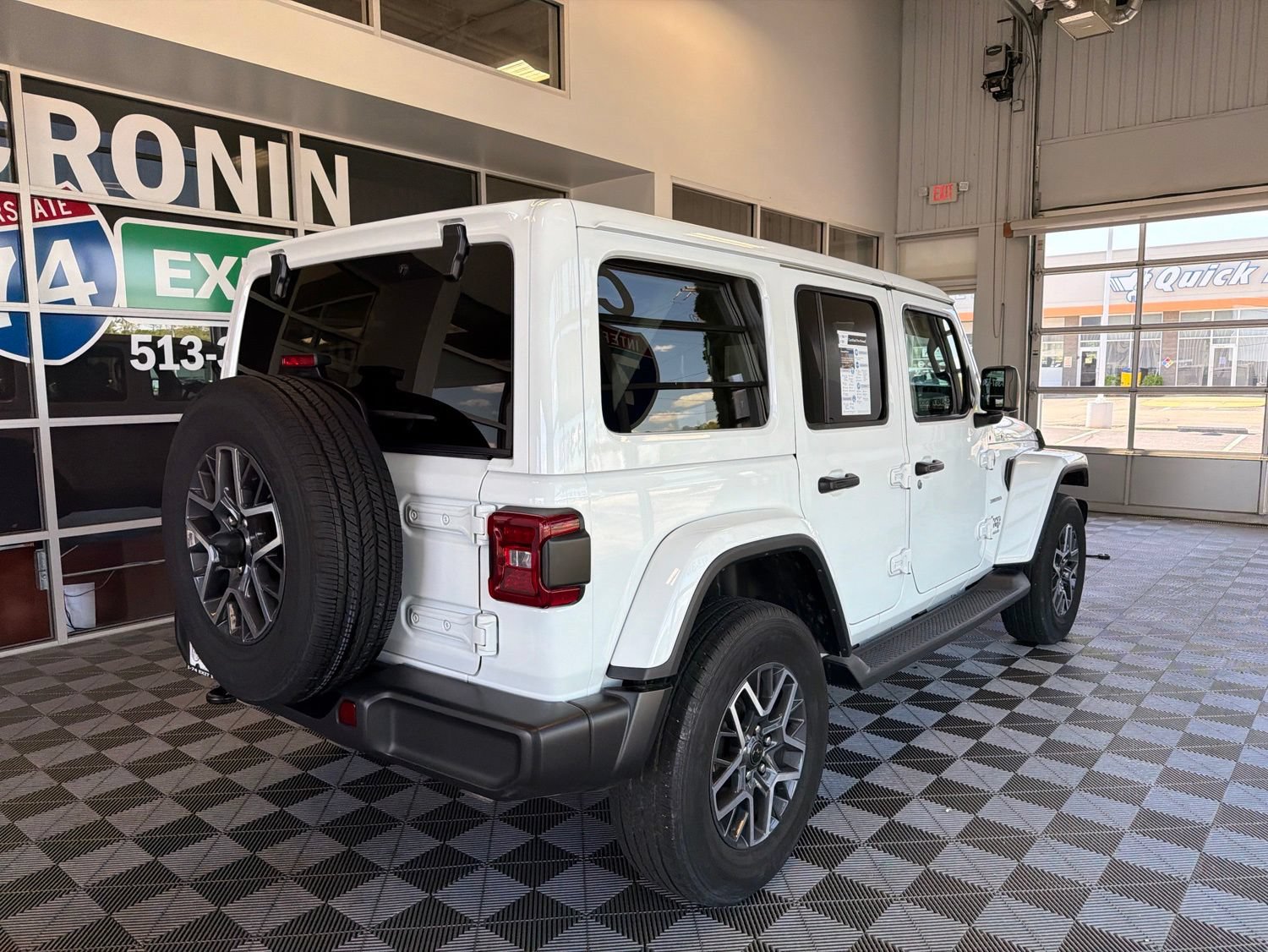 Used 2024 Jeep Wrangler Unlimited Sahara AWD/4WD image 6
