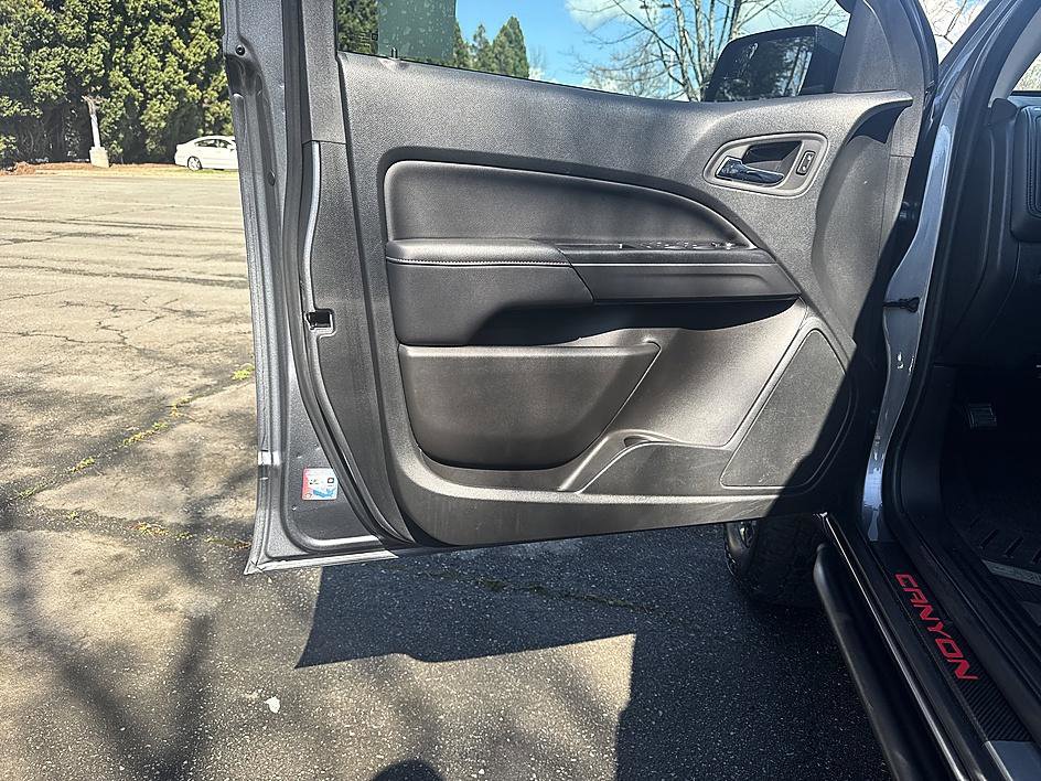 Used 2022 GMC Canyon AT4 image 9