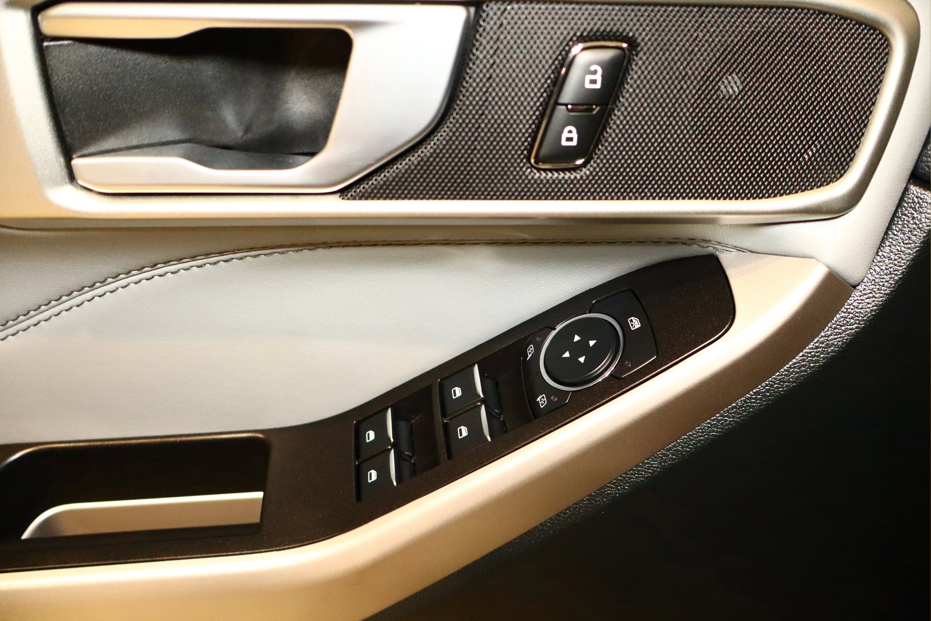 Used 2023 Ford Explorer XLT w/ Equipment Group 202A image 43