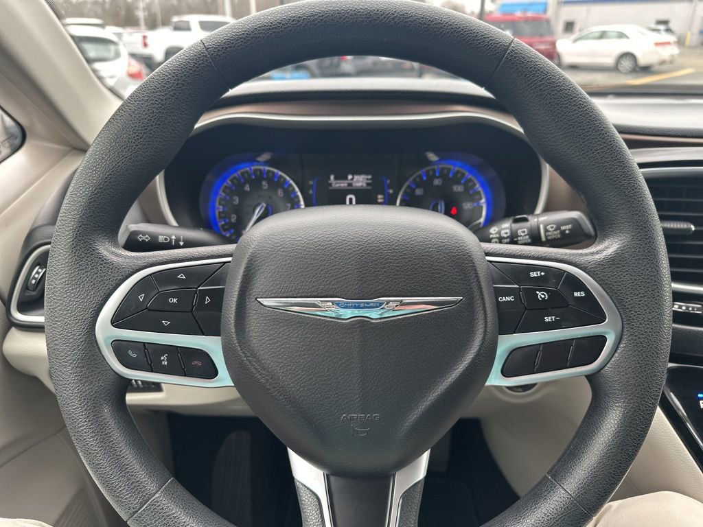 Used 2018 Chrysler Pacifica Touring w/ Tire & Wheel Group image 19