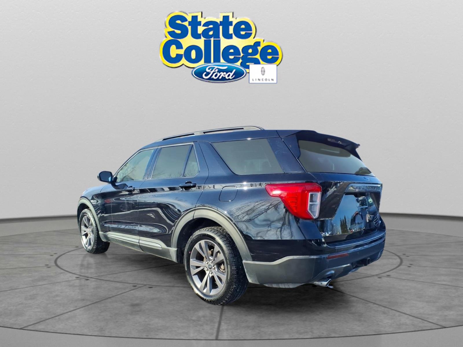 Used 2023 Ford Explorer XLT w/ Equipment Group 202A image 6