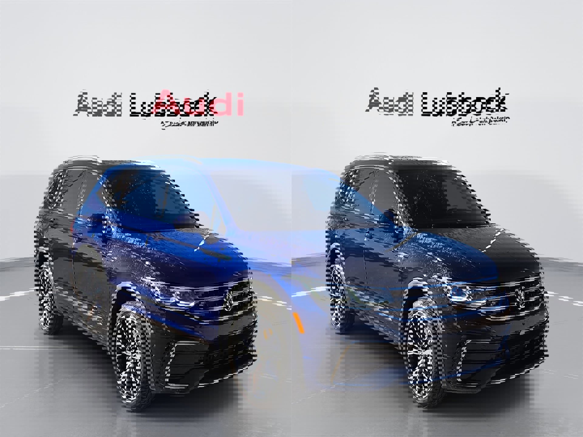 Used 2024 Volkswagen Tiguan SEL R-Line w/ MDO Package, Two-Row image 1